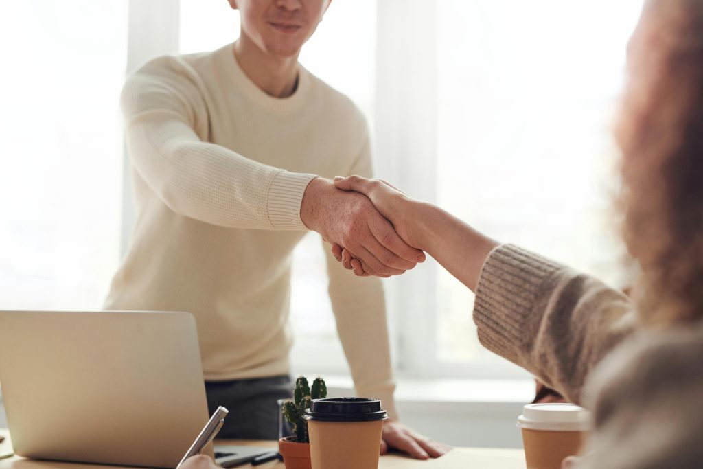 ready2eat-hand-shake